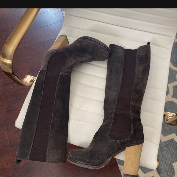 Designer Moncler boots size 7.5 - Picture 2 of 3